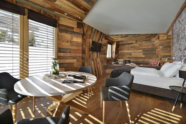 Suite, Annex Building