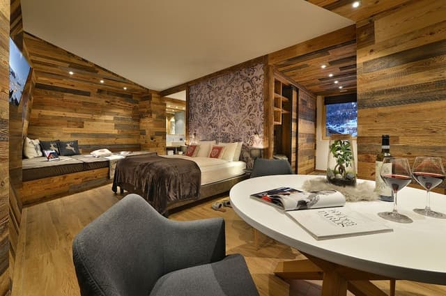 Suite, Annex Building