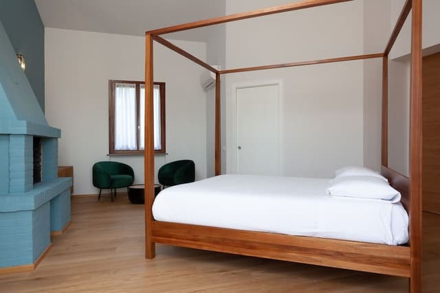 Superior Suite, 1 Bedroom, Fireplace, Garden Area