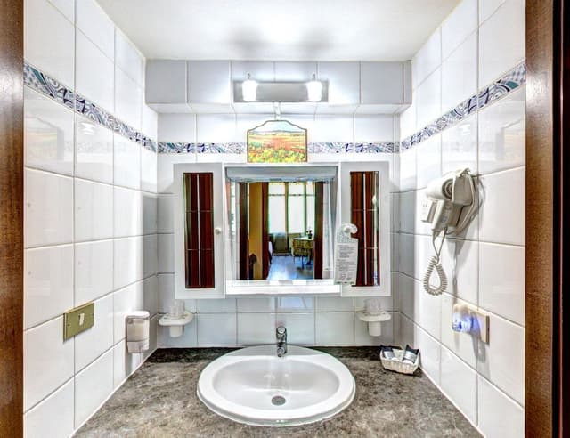 Family Room (5 people Private External Bathroom)