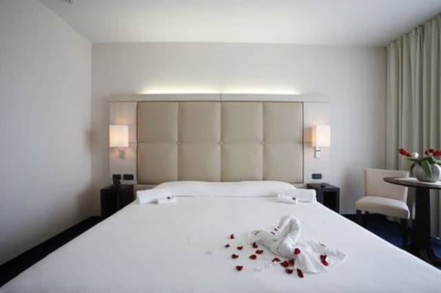 Superior Room, Partial Lake View (Balcony)