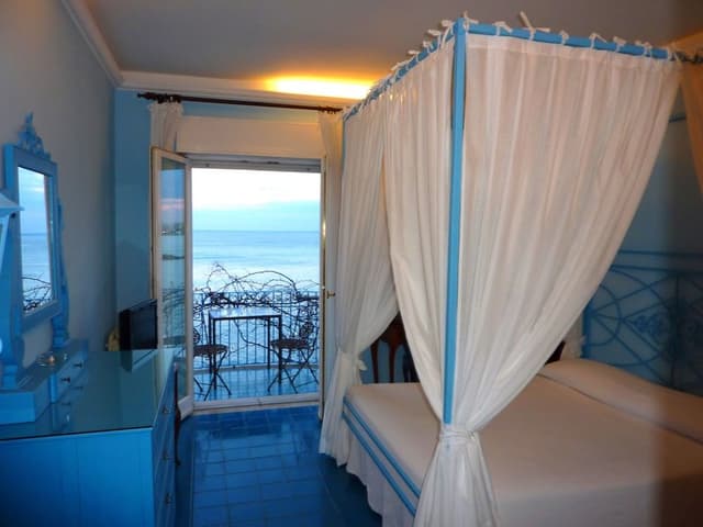 Deluxe Double Room, 1 King Bed, Balcony, Sea Facing