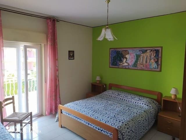 Double Room (with 2 extra beds)