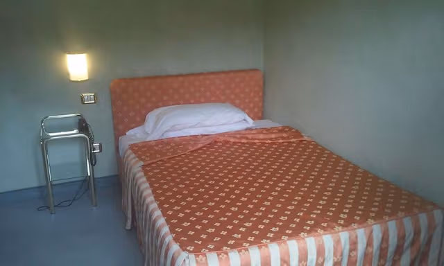 Single Room, Annex Building