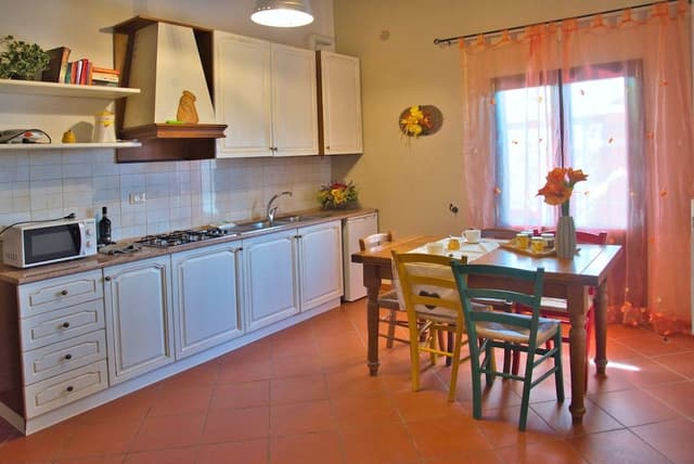 Apartment, 1 Queen Bed, Kitchen