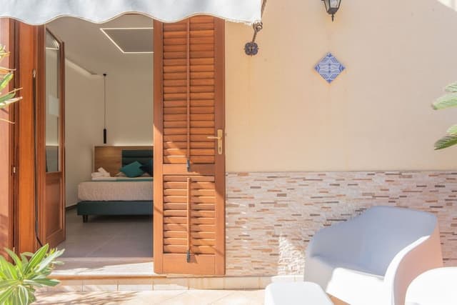 Triple Room, Patio