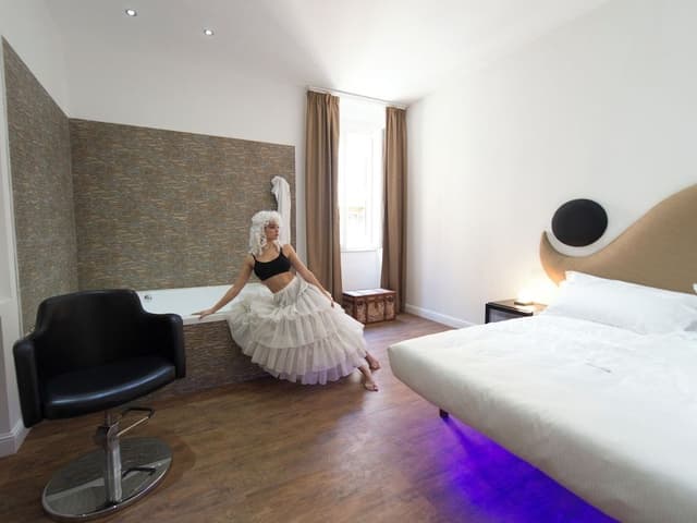 Suite, Jetted Tub