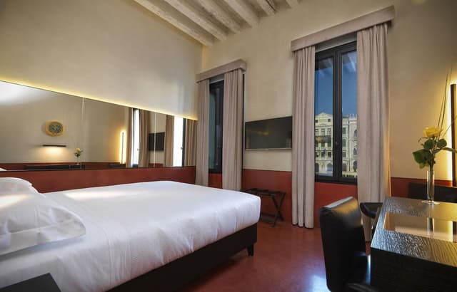 Deluxe Double Room, Canal View