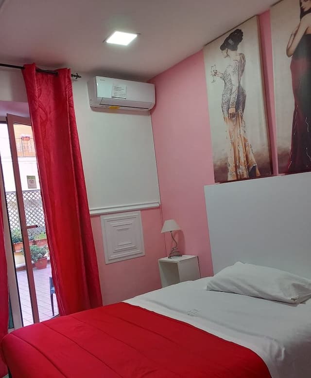 Basic Room, 1 King Bed