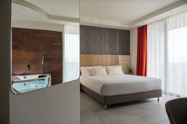 Suite, Sea View