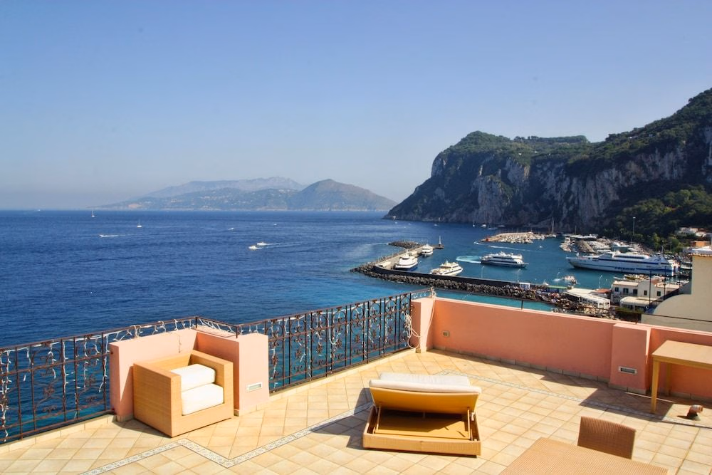 Capri Inn2