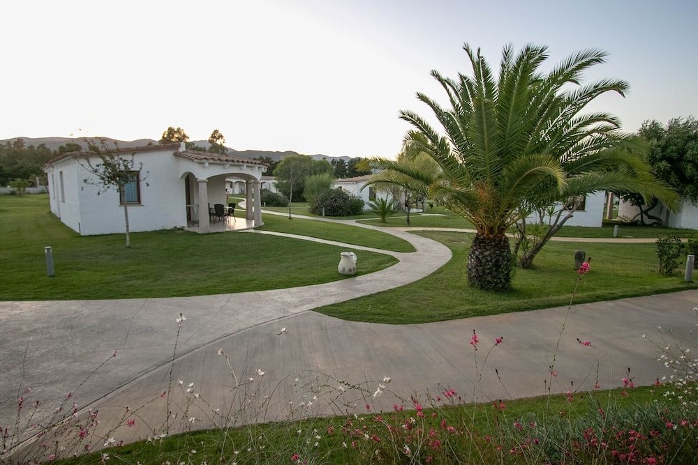Limone Beach Resort0