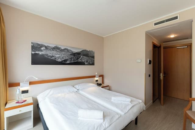 Economy Room, Mountain View