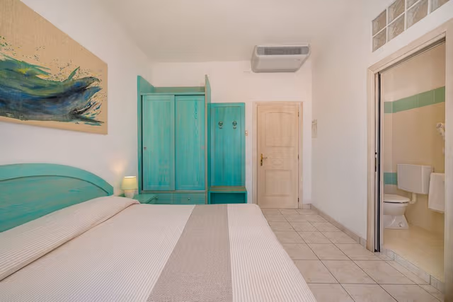 Comfort Room, Balcony
