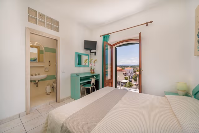 Comfort Room, Balcony