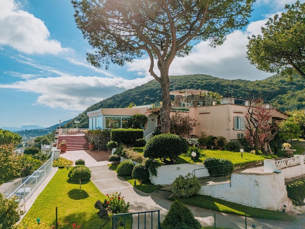 Hotel Villa Ireos3