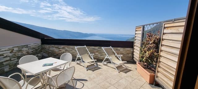 Superior Penthouse, 2 Bedrooms, Lake View