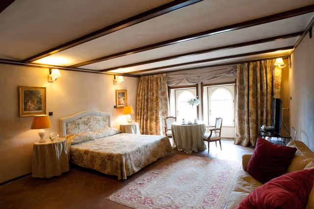 Suite, 1 King Bed