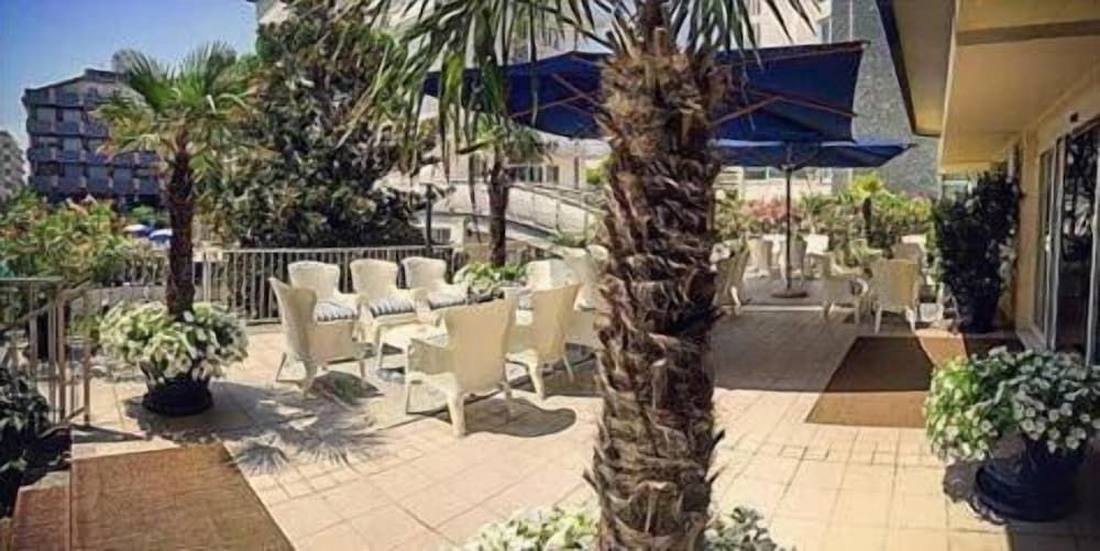 Hotel Caravelle2