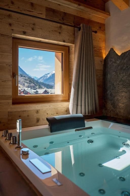 Deluxe Suite with Spa Bath