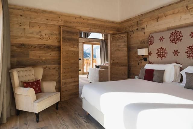 Deluxe Suite with Spa Bath