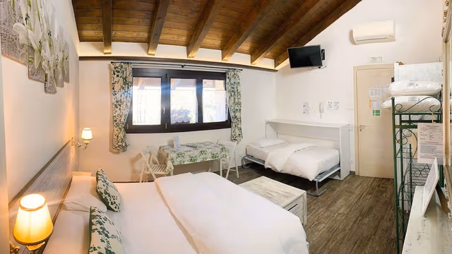 Standard Double Room, Non Smoking - ENTRY WITH CODE AND KEYPAD AND CHECK-IN ONLINE