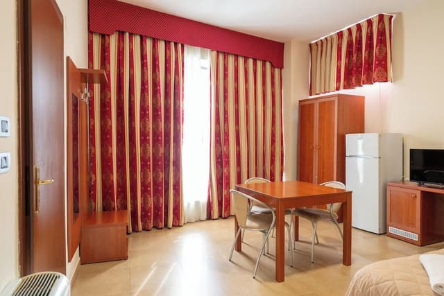 Single Room, 1 Queen Bed