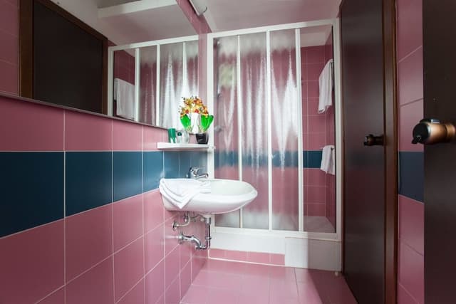 Single Room, Kitchenette