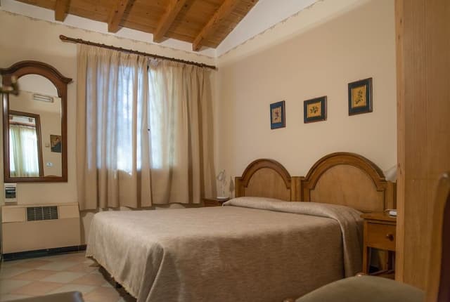 Traditional Double or Twin Room, Private Bathroom