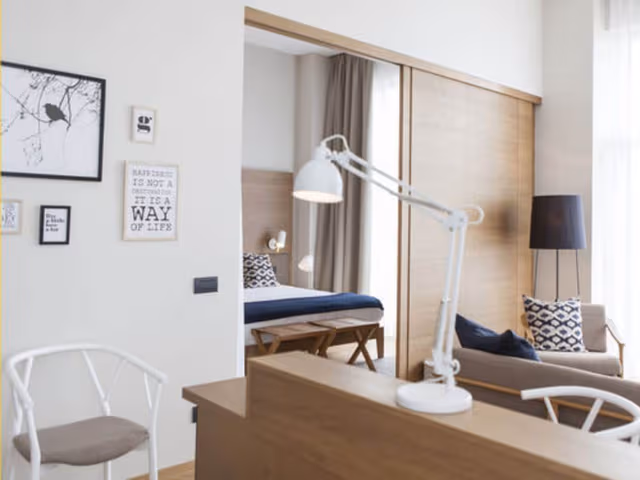 Suite, Lake View