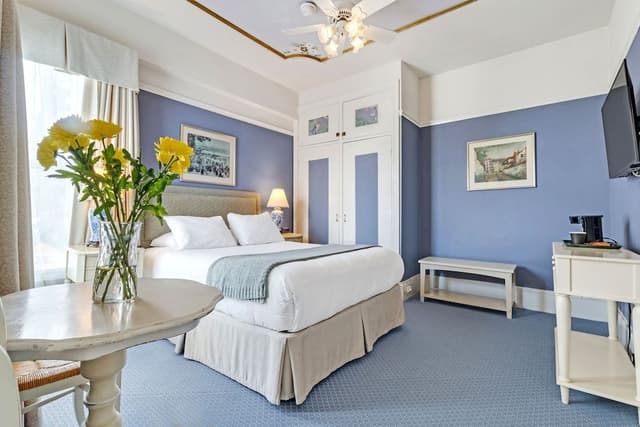 Deluxe Room, 1 Queen Bed
