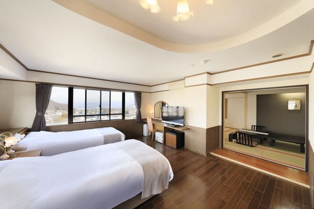 Deluxe Suite, Multiple Beds, Non Smoking, Private Bathroom