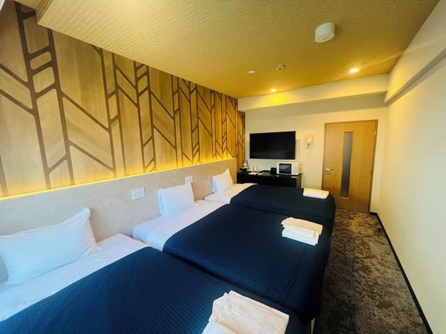 Triple Room, Smoking