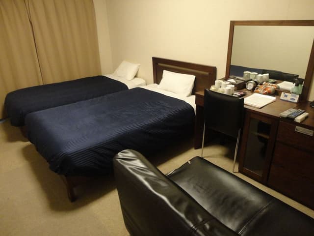 Twin Room, Smoking