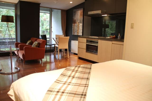 4 Bedroom Deluxe Apartment