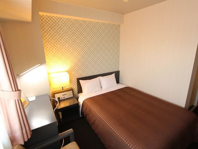 Single Room A, Smoking
