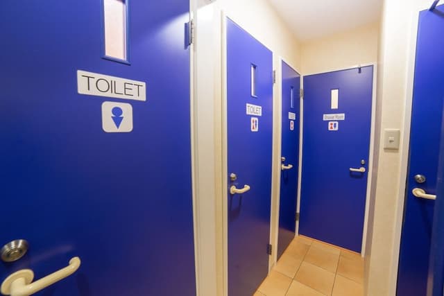 Twin Room with Sofa (Shared Bathroom)