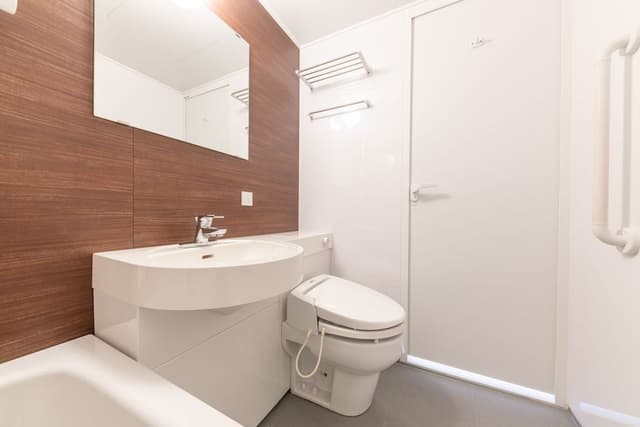Double Room, Smoking