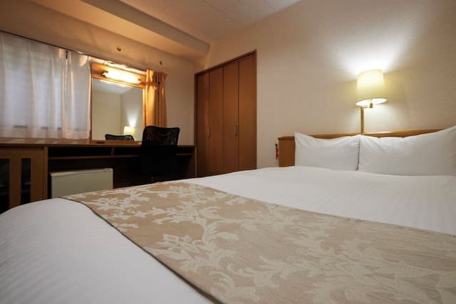 Double Room, Smoking