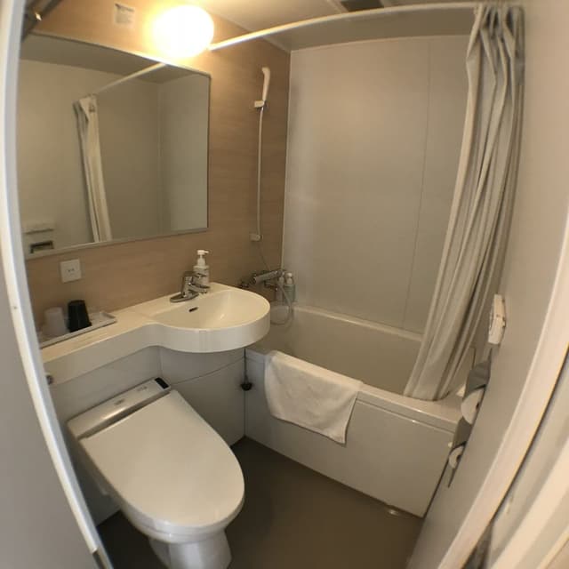 Twin Room, Smoking