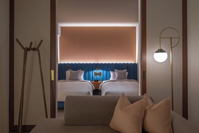 Corner Suite Twin Room, Non Smoking (High floor, Minibar, Free flow, Check out time: 12:00)