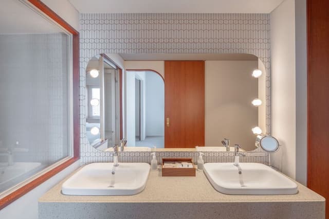 Corner Suite Twin Room, Non Smoking (High floor, Minibar, Free flow, Check out time: 12:00)