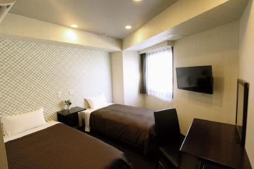 Compact Twin Room - Non-Smoking