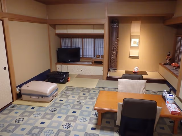 Deluxe Japanese Style Room, Non Smoking (Shared Bathroom)