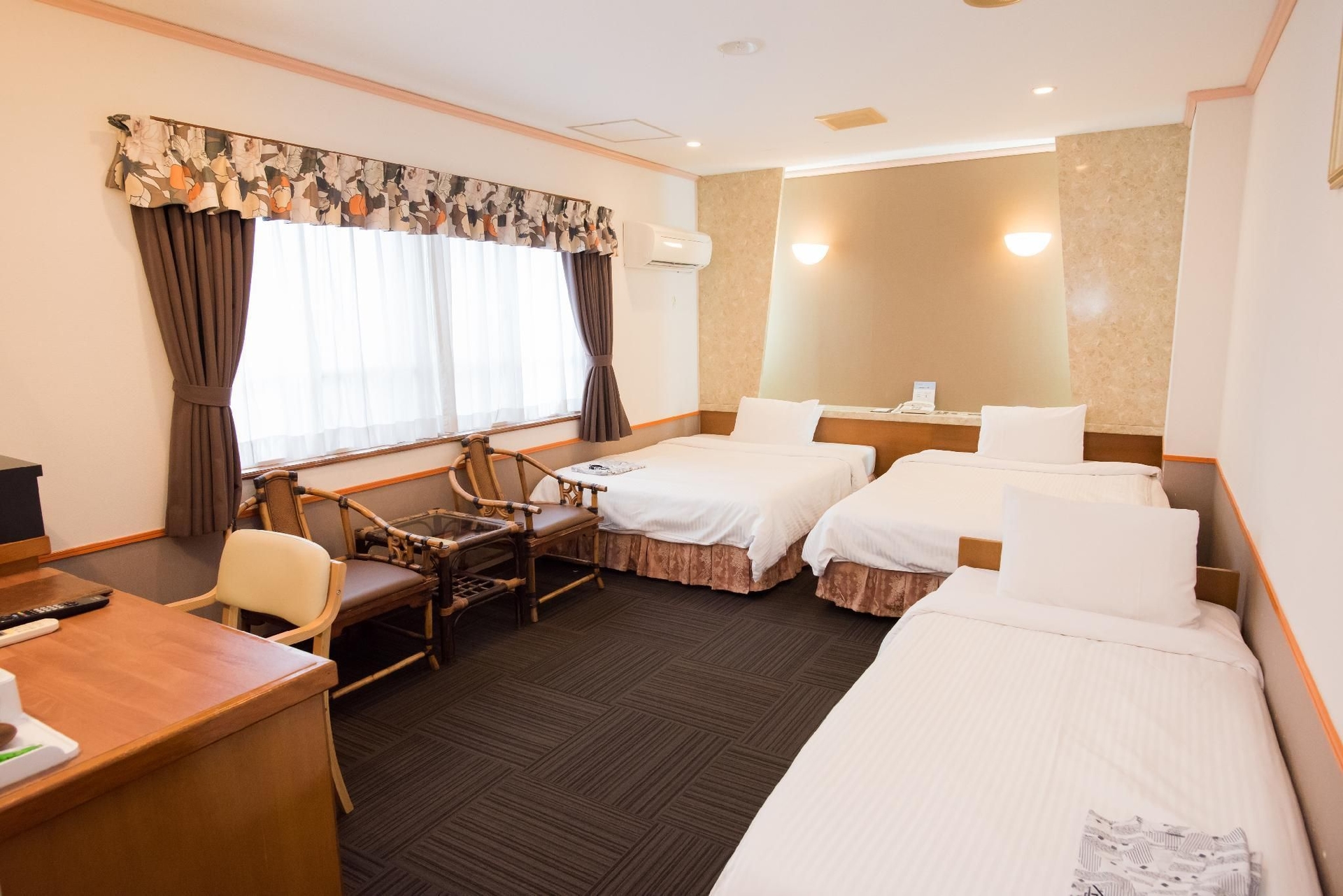 Crown Hotel Okinawa1