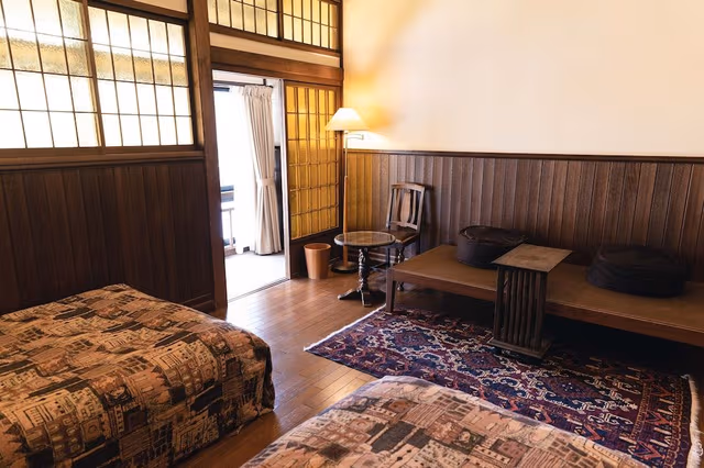 Deluxe Twin Room, Shared Bathroom