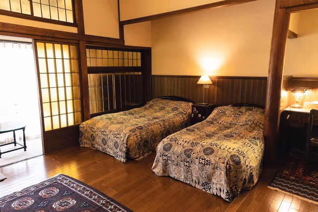 Deluxe Twin Room, Shared Bathroom