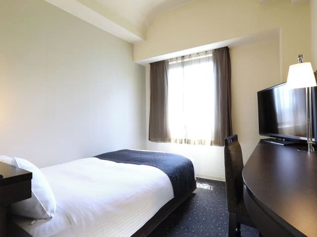 Single Room, Smoking