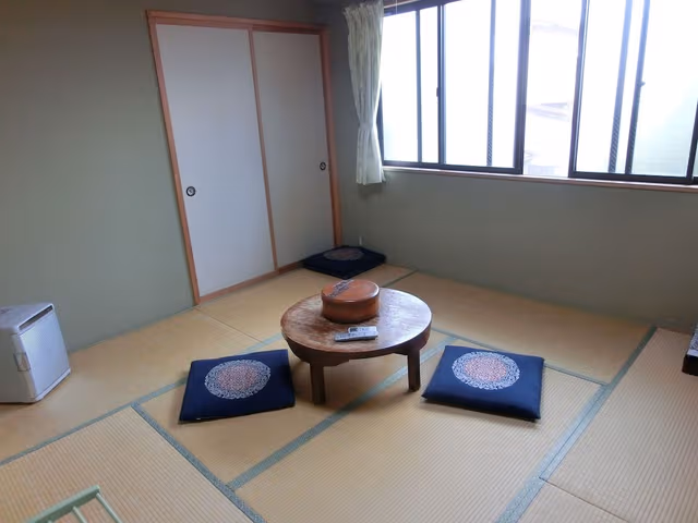 Japanese Style Single Room, Shared Bathroom
