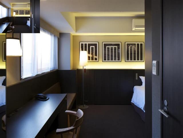 Corner Triple Room - Non-Smoking